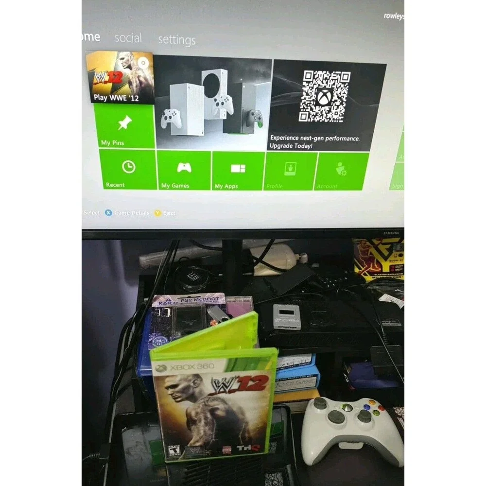 WWE 3 Game Bundle Xbox 360 WWE 12 WWE 2K15 WWE 2K16 Plus Bonus Trading Cards